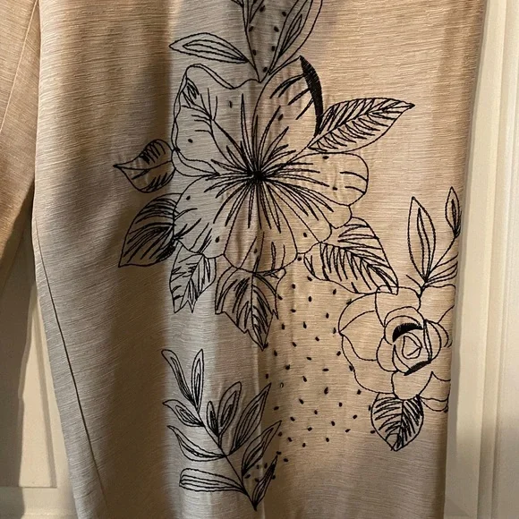 Silk light tan pants with beaded flowers - Picture 7 of 9